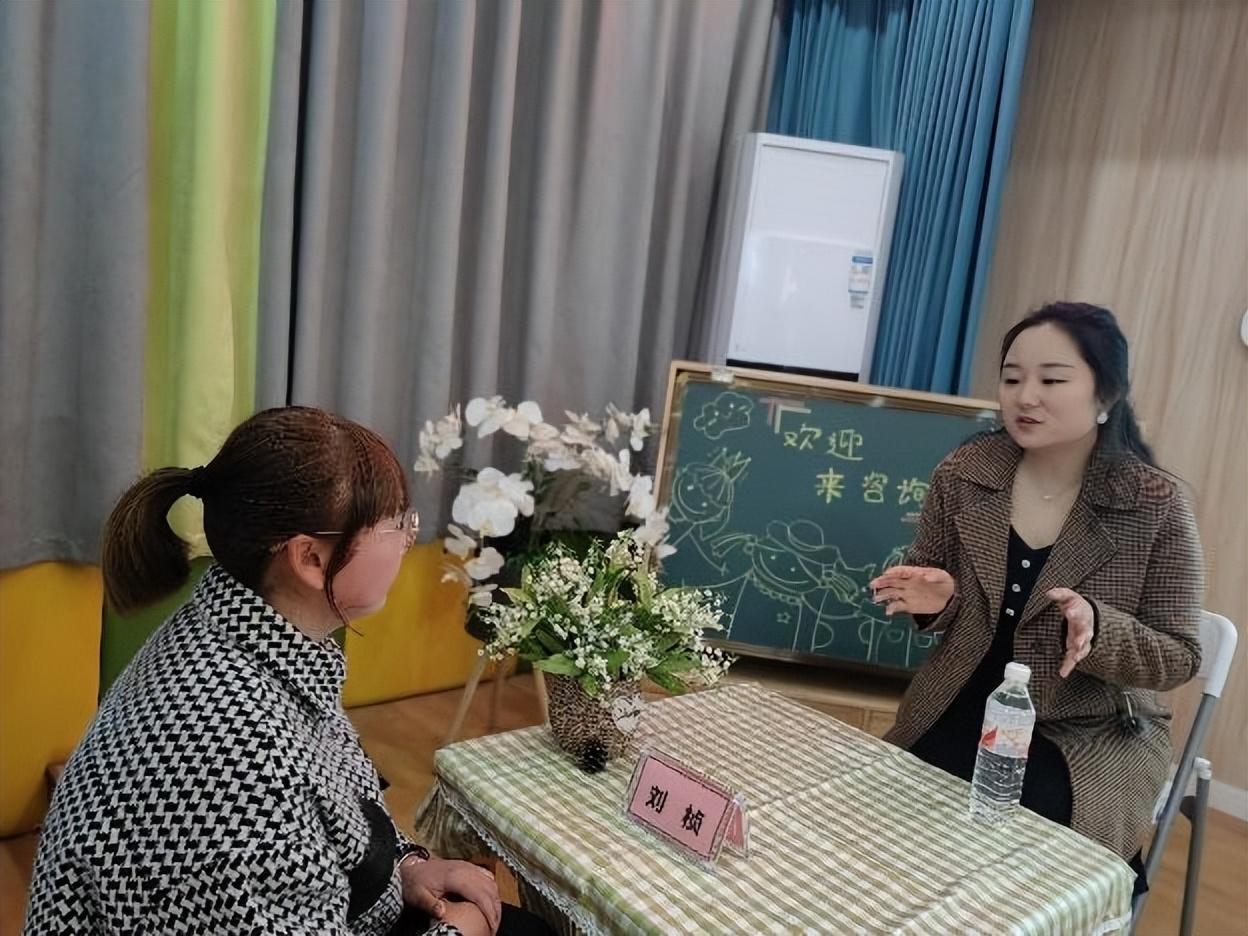 翠屏區家長學校走進菜幼，點亮科學育兒之路——家庭教育公益講座與咨詢服務同步開展